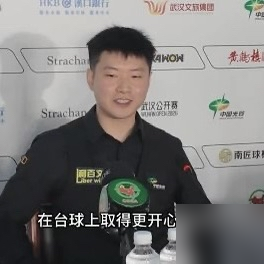 赵心童1：5输给特鲁姆普，根本不是技术问题！
这次失利，核心是他大点干早点散的激进进攻策略，不是防守能力差。
两人对战规律很有意思：短局制特鲁姆普占优，长局制反而是赵心童赢多。
赵心童自己坦言，现在适应压力、处理成名后的生活，只做到了40%，斯诺克本质就是和自己的心理博弈。
年轻选手的成长，