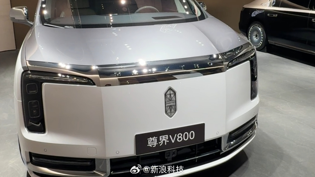 【#尊界门店称华为将联合江淮重新测评#】近日，网传关于尊界V800在紧急制动测试中刹车踏板支架发生断裂的消息引发广泛关注。据汽车垂直平台懂车帝发布的测试视频显示，三辆尊界V800在进行100km/h-0紧急制动测试时，刹车踏板支架均出现断裂。公开资料显示，尊界为华为与江淮汽车联合打造的超高端品牌。 ​