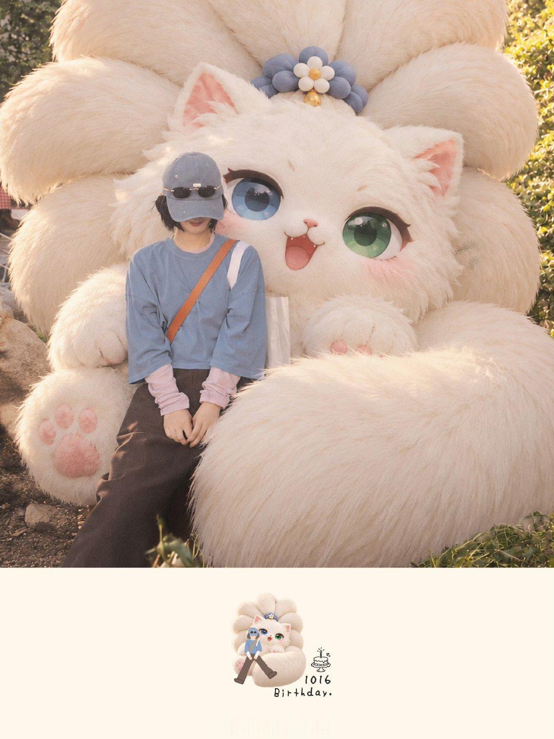 #赵丽颖大头贴四连拍##赵丽颖把墨镜戴帽子上#赵丽颖39岁生日照，墨镜不戴脸上非要架帽子上，配上那些搞怪的大头贴，真的可爱到让人想捏脸。 ​
