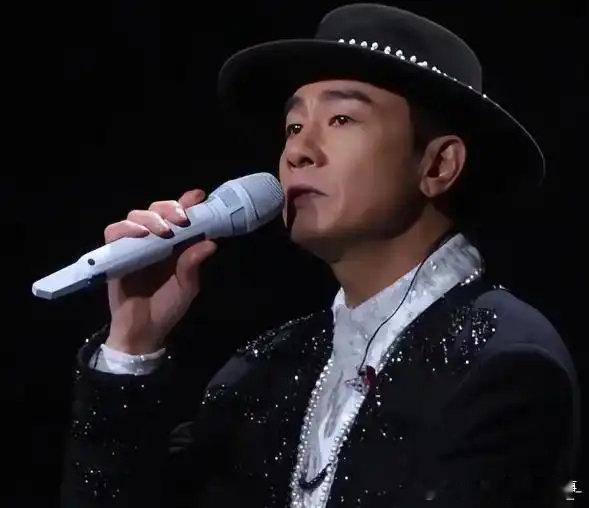 陈小春曾坦言不会找回被送养的弟弟：那样对养育他的家庭并不公平 ​