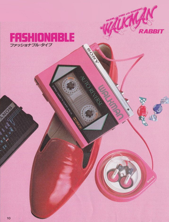 1985，索尼 WM-35 Walkman 广告。 ​