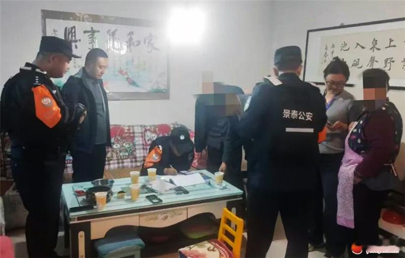 【反诈警钟丨遇会员客服诈骗 白银一老人32万养老钱险被骗】“要不是你们来得快，我这三十多万养老钱就全没了！”10月12日，白银市景泰县条山村内，惊魂未定的老人紧紧握住民警的手，连连向民警致谢。当日，白银市景泰县公安局芦阳派出所接到反诈高危预警指令，发现辖区一名老人疑似正在遭受电信网络诈 ​