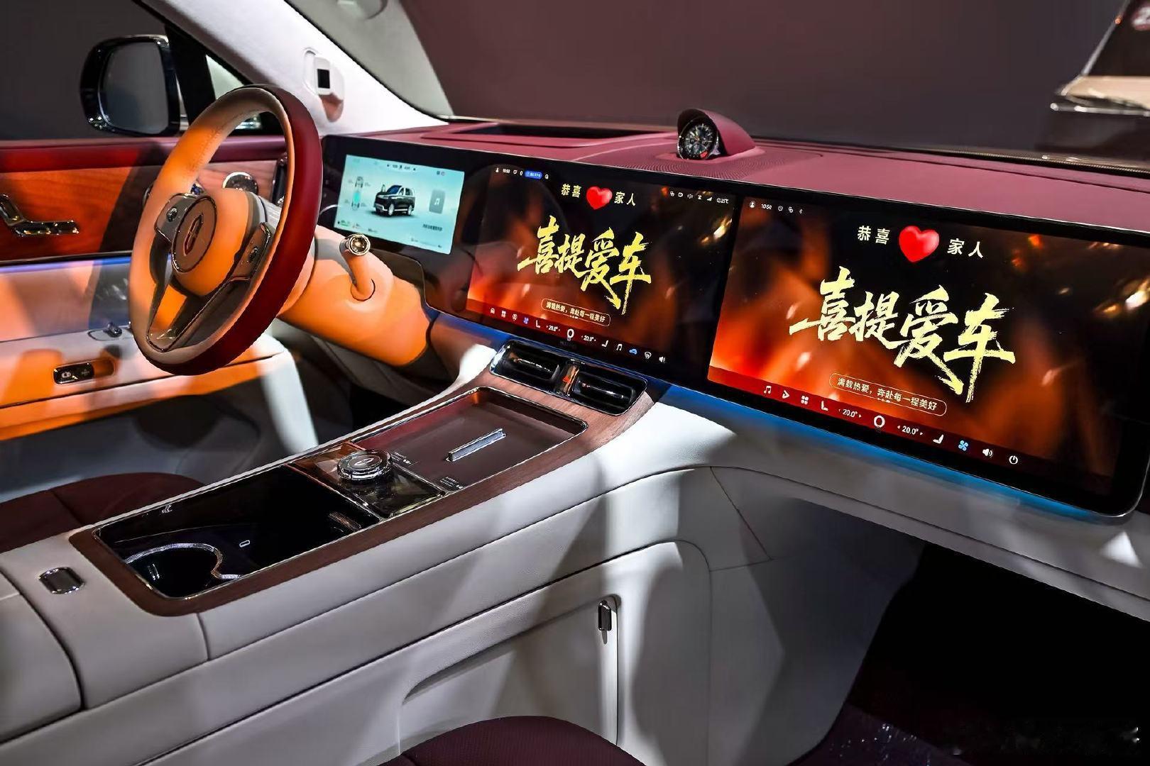 直接闯进赛力斯超级工厂验车再交车，全球独一份。

问界M9 Ultimate 领世加长版 开启全国交付 。

#大v聊车# ​