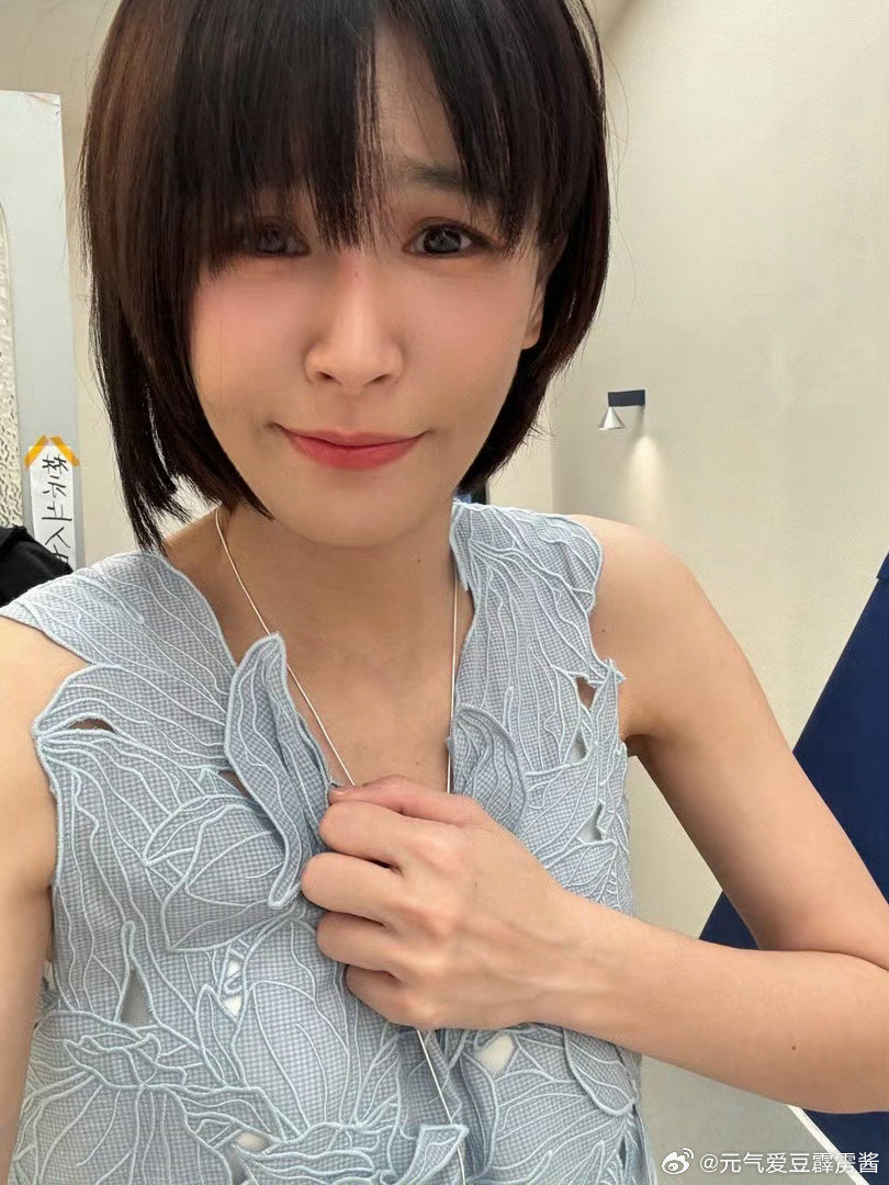 #曾沛慈[超话]# [流鼻血]#潘婷品牌大使曾沛慈# 

你的固执 委屈 隐忍 瓶子 纸壳 旧家电 迈巴赫 保时捷 宝马 银行卡 红包 转账 现金 别墅 私人飞机 古董名画 黄金 公司 股份 我照单全收请说出你最喜欢的宝宝是谁 并且说明为什么是我

​
