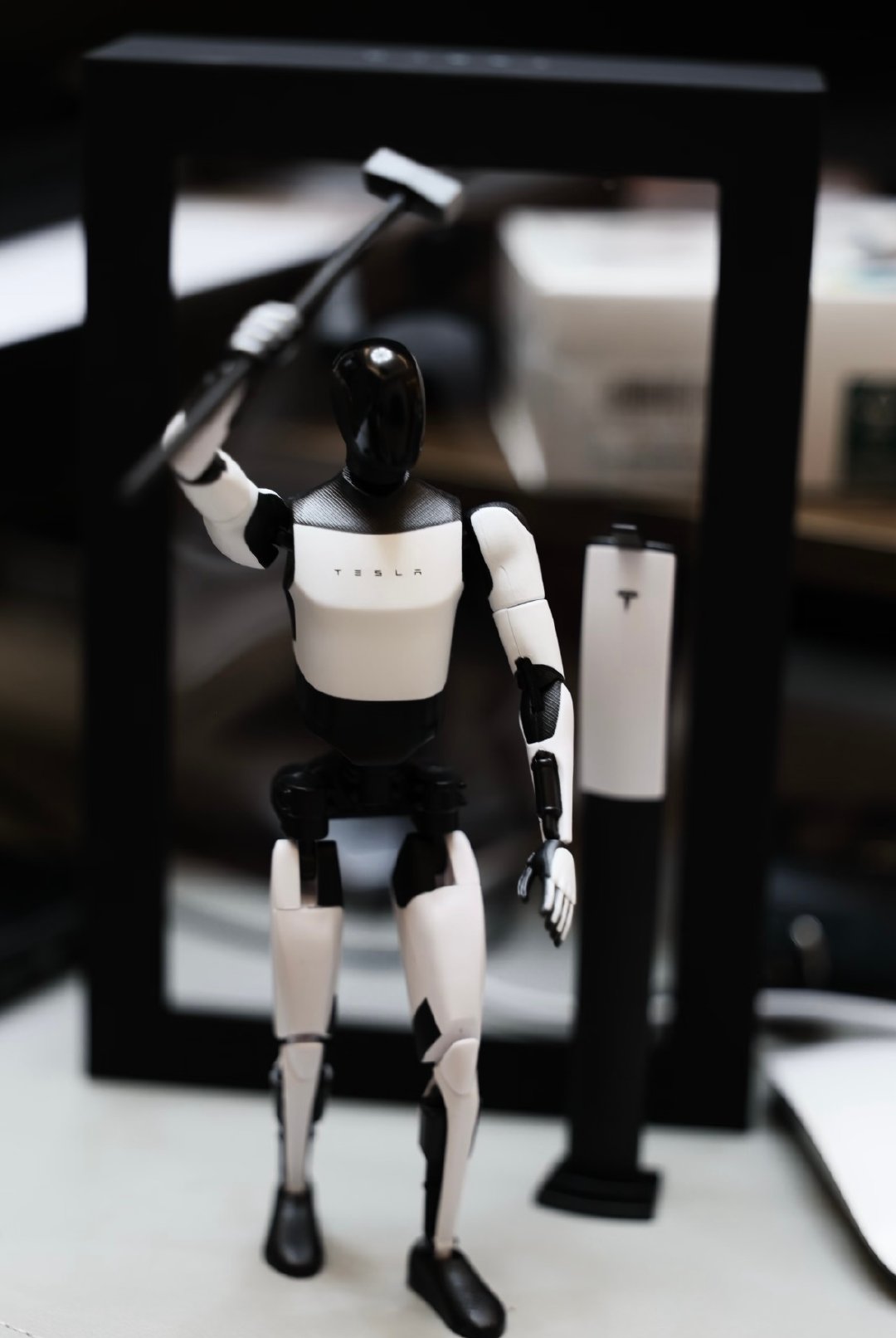 小鹏全面致敬特斯拉，看看小鹏的机器人🤖手办和特斯拉机器人🤖的手办对比🆚#刘骏咨询##刘骏战略##刘骏##刘骏[超话]#  ​