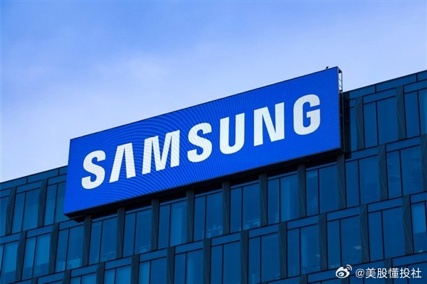 产业速报：三星芯片业绩爆增、美电动车政策反思与游戏交易避雷指南

新华尔街观察社作者 | 许清禾  记者 | 顾泽言
10 月 08 日 新华尔街观察社今日新闻综合报道

一、三星Q3利润突破百亿韩元大关，HBM4业务营收暴涨三倍

近期，三星电子公布2026年第三季度初步经营业绩，创下韩国企业史上全新盈利纪录 ​