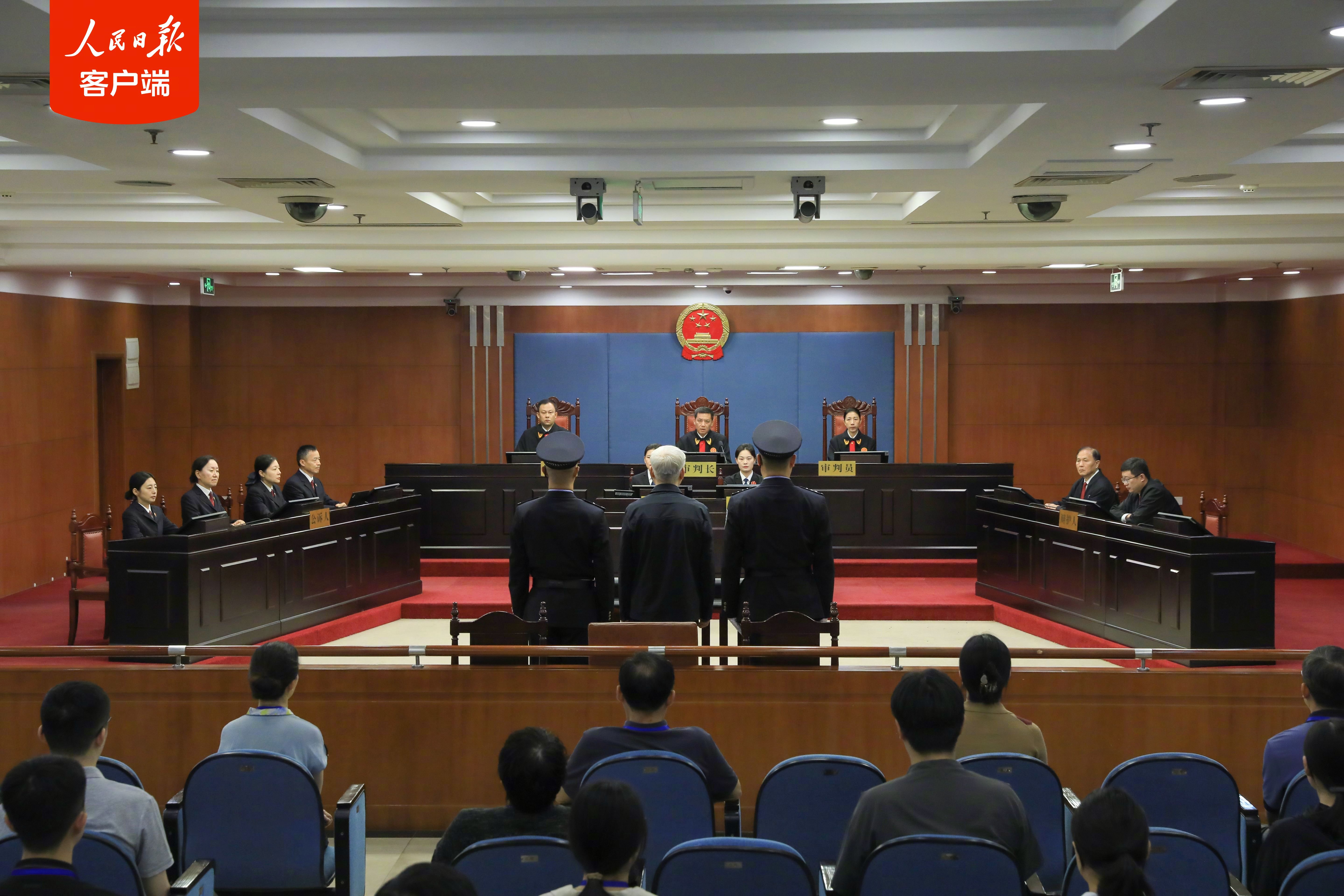 【十四届全国政协原常委、经济委员会原副主任毕井泉受贿案一审宣判】2026年9月15日，山东省济南市中级人民法院一审公开宣判十四届全国政协原常委、经济委员会原副主任毕井泉受贿案，对被告人毕井泉以受贿罪判处有期徒刑十四年，并处罚金人民币五百万元；追缴在案的毕井泉受贿犯罪所得财物及孳息依法上 ​