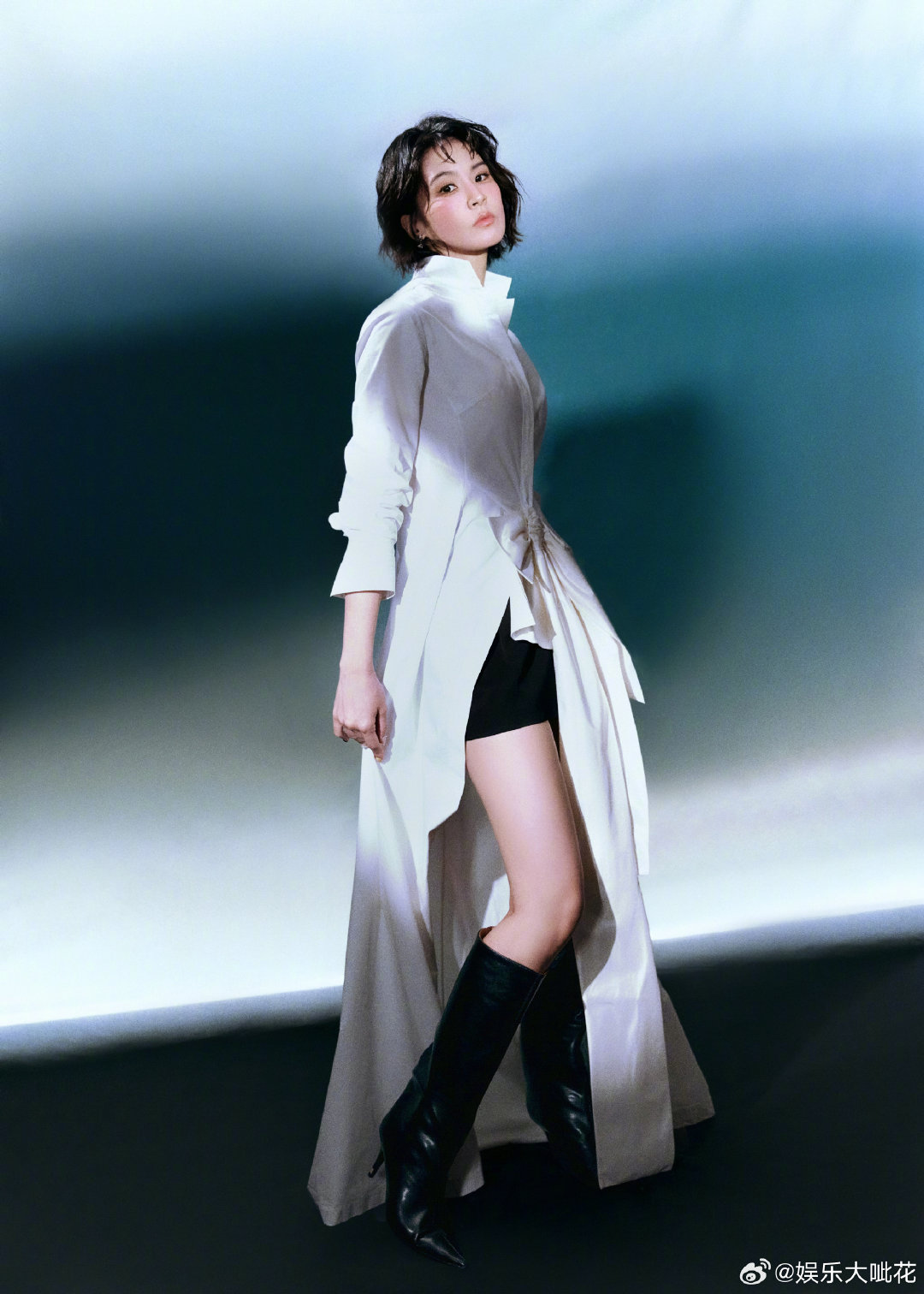 #李思潼芭莎盛典和曾沛慈撞衫##李思潼撞衫曾沛慈# 给阿妈的情书里面的李思潼和曾沛慈撞衫了，一个是芭莎盛典一个是发布会 ​