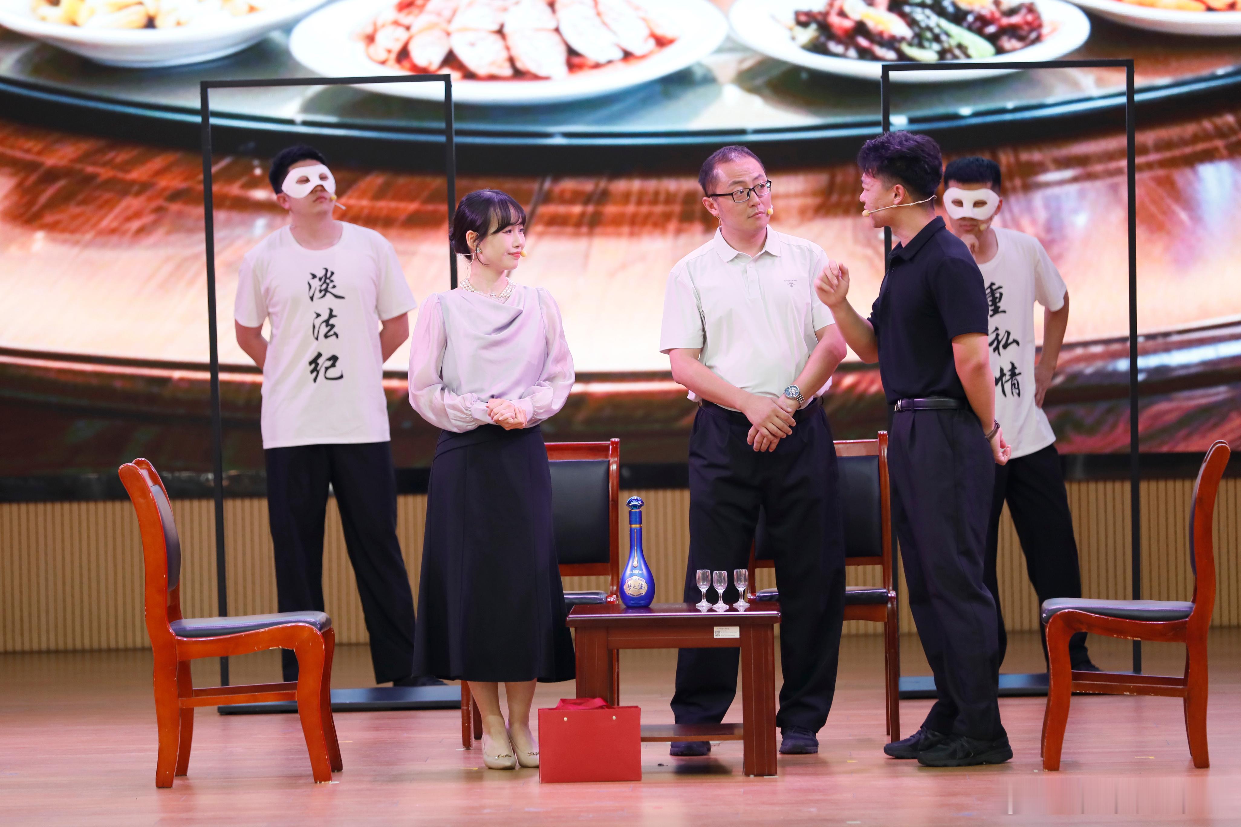 【清风徐来，“廉”花盛开】近日，东部战区空军“清风下基层”纪法演说会在...