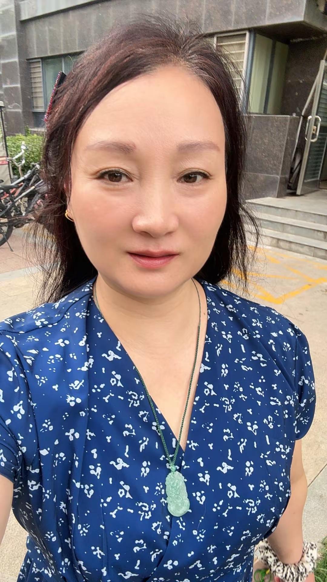 47岁的我，反复循环的一首老歌，年少听的是江湖豪情，人到中年再听，读懂了歌里藏着的万般无奈。时光匆匆流逝，唯有经典老歌，依旧拨动心底那根弦……任贤齐 花太香 经典老歌