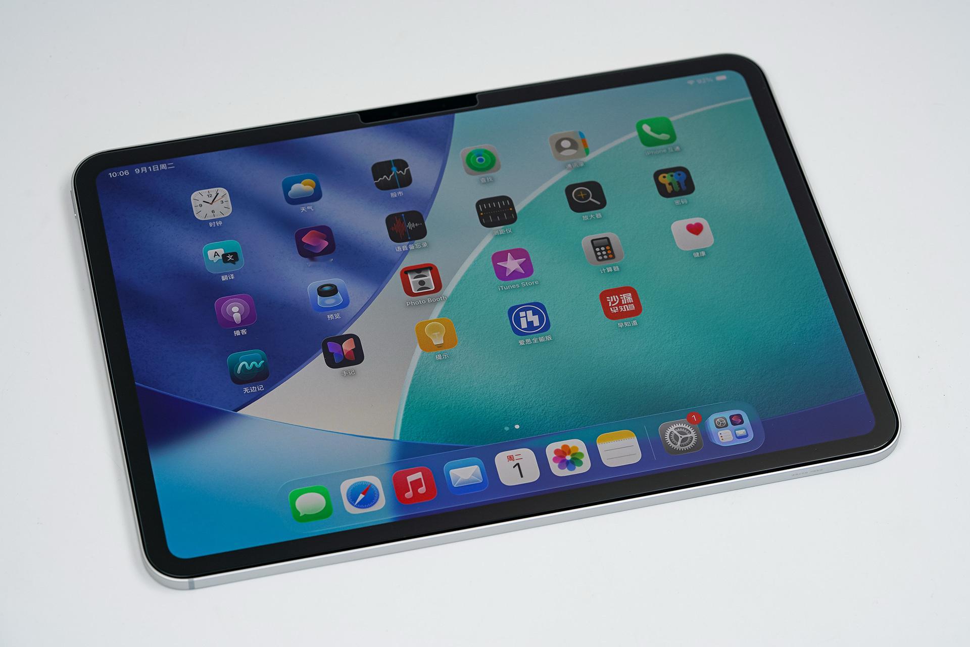 一份关于新款MacBook和iPad的线路图

2026年末
MacBook Pro/Ultra：14.3 英寸和 16.3 英寸 OLED 显示屏
iPad mini：8.4 英寸 OLED 显示屏，60Hz

2027年初
MacBook Air：13.6 英寸和 15.4 英寸 LCD 显示屏
iPad Air：11 英寸和 13 英寸 OLED 显示屏，60Hz

2027年中期
iPad Pro：11 英寸和 13 英寸 OLE ​
