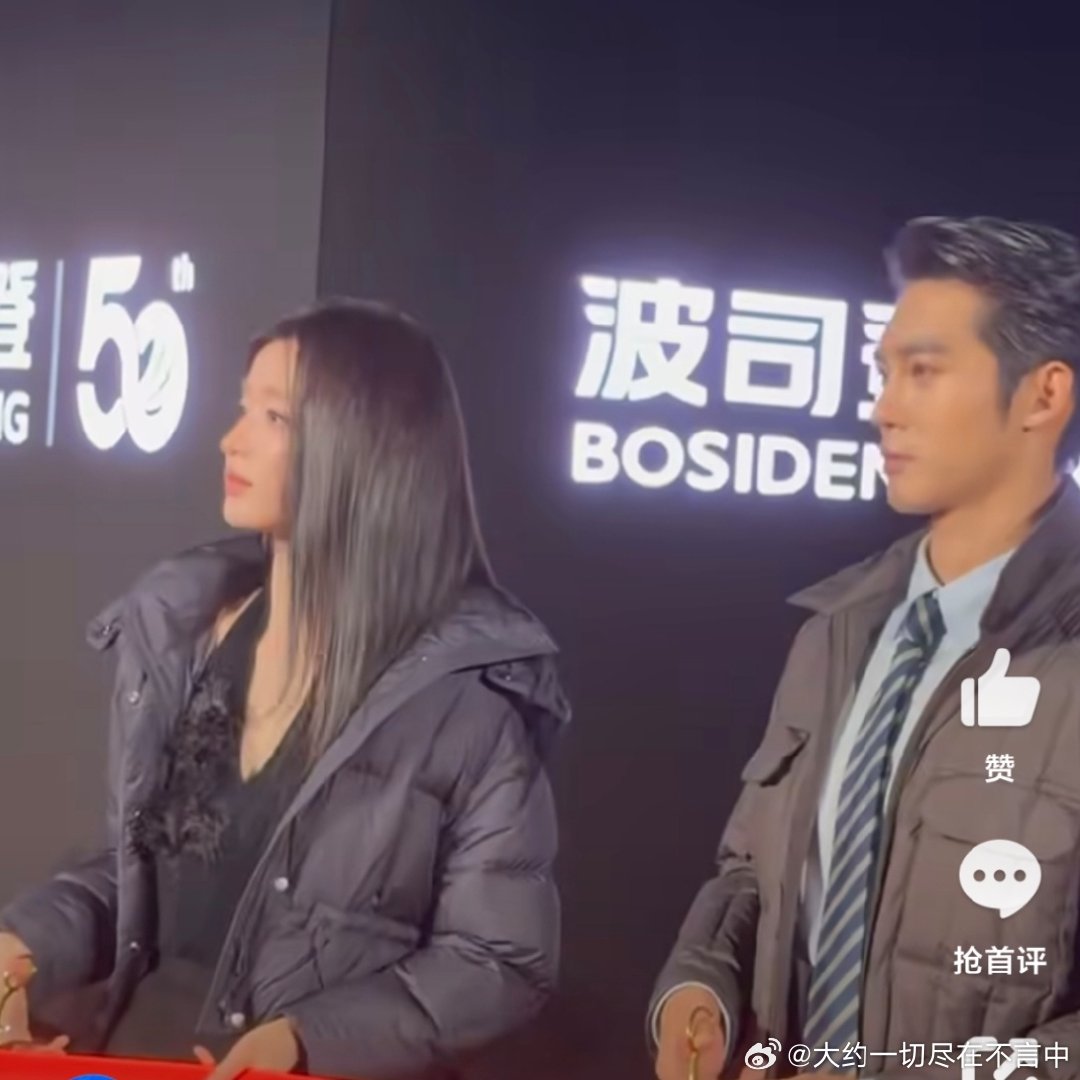 #于适王楚然线下神图永动机#厚重衣物容易压垮气质，两人却穿出清冷高级感，松弛体态搭配绝佳容貌，整体观感十分舒适。 ​