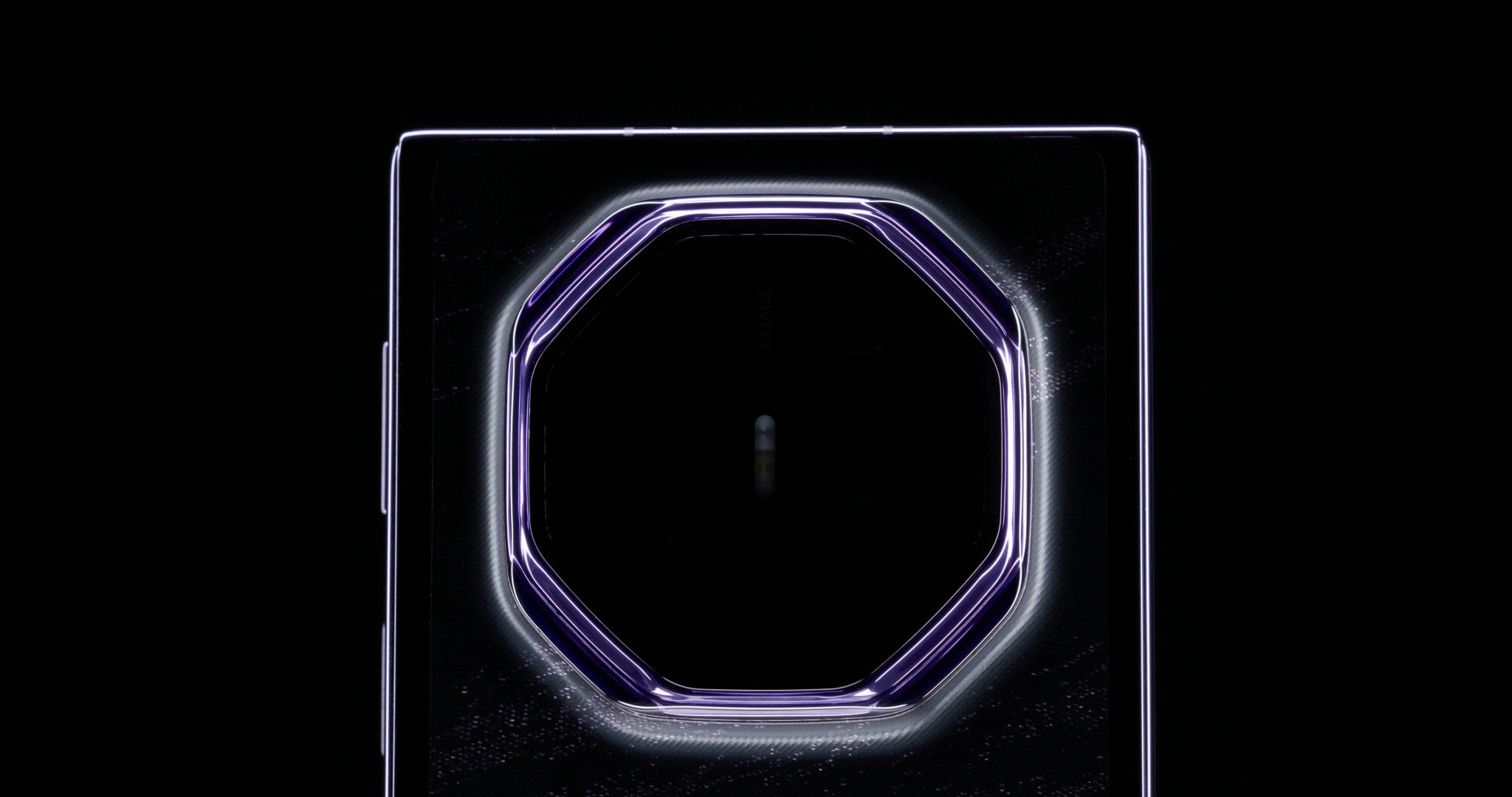 上手 HUAWEI Mate XT2 ，
一展，新“翼”。 ​