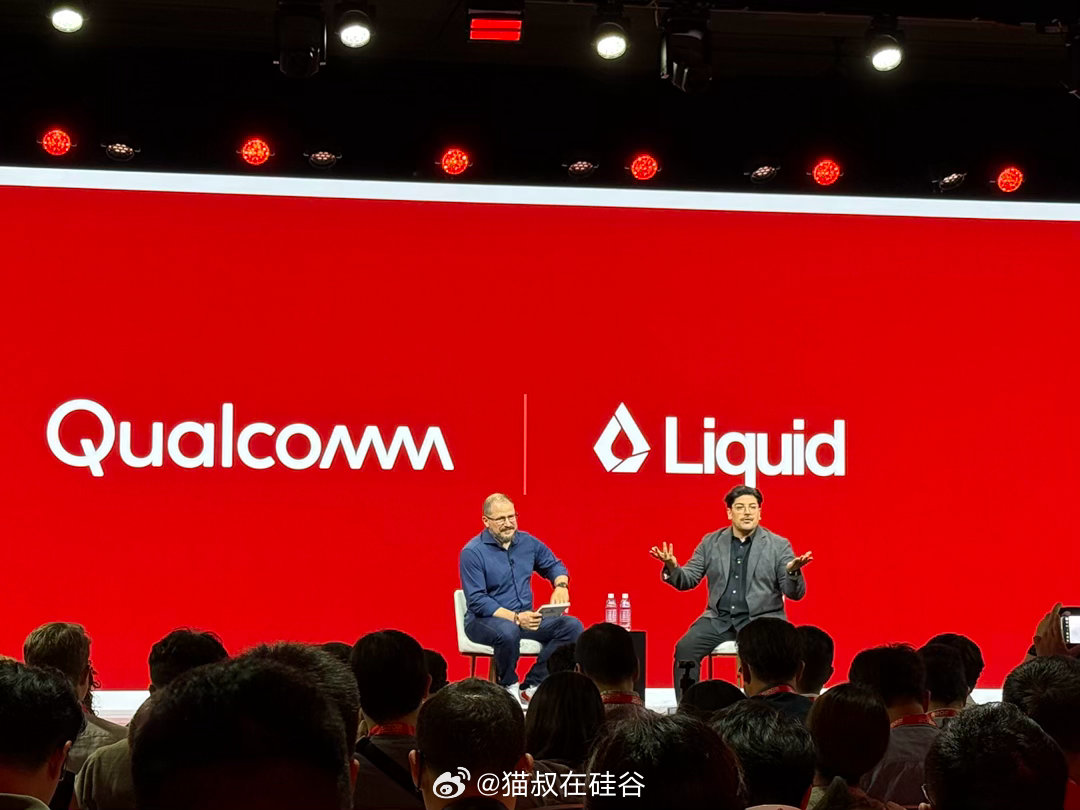 今天的CEO对话是与Liquid AI 。

这是一家专注于构建非 Transformer 架构基础大模型的人工智能初创公司，由 MIT 计算机科学与人工智能实验室（CSAIL）的前研究团队于 2023 年创立。

Liquid AI 的核心技术源自麻省理工学院研发的 液体神经网络。模型参数不是在训练后完全静态固化，而是基于微分方程系 ​
