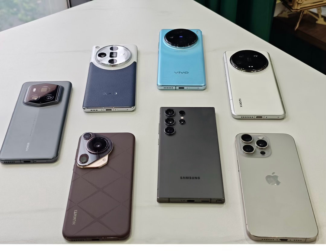 #电子产品涨价后悔没早买#以前手机多的时候，还不觉得多值钱，现在涨价后觉得自己很富有呀[笑cry] ​