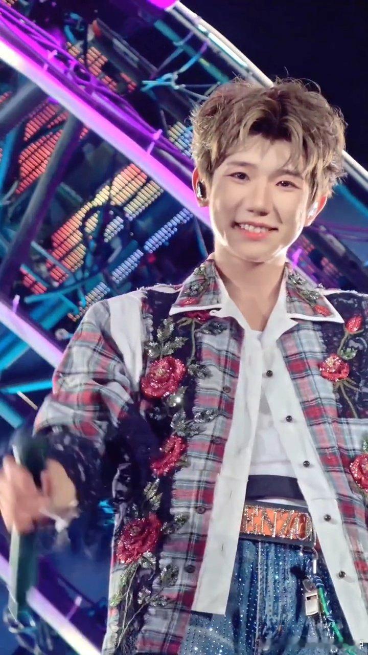#王源[超话]##王源宇宙超级无敌大大狂欢巡演# 幸福的开始是一张门票​