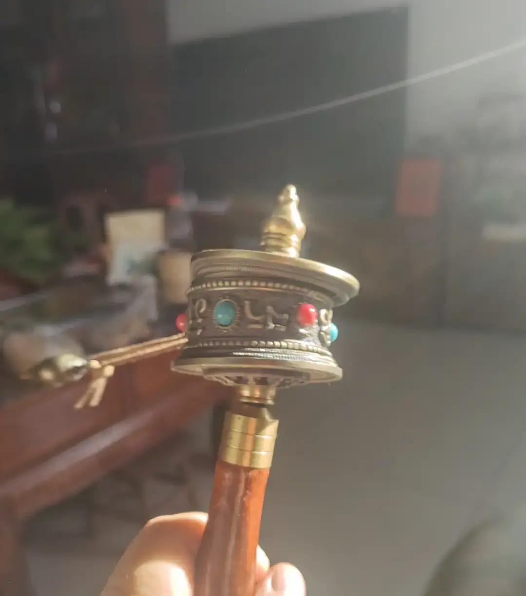 半场被河南队连捅三个窟窿，下半场又跟换了一整支队似的疯狂反扑，北京国安这场球简直是按着球迷的心脏在地上反复摩擦。
真叫人琢磨不透。
不就是轮换了三个位置么？池忠国在中超摸爬滚打多少年了，阿卜杜和邓捷夫也不是刚上一线队的生瓜蛋子。
就算前场缺了个法比奥，整个防守体系也不至于在短短几十分钟里脆成这