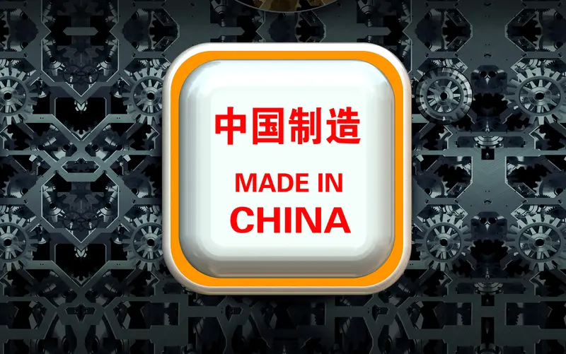 上周去现场凑了上海China GT的热闹，真的被各种离谱操作整懵。
排位赛临时改规则就算了，完赛成绩公示拖了三个多小时，有车队的圈速记录直接被莫名抹掉，连个书面说明都拿不到，工作人员一问三不知，全靠现场嘴瓢解释。
转头想起前阵子租的老小区外墙掉皮，新提的某国产纯电SUV才跑3200公里，车机连续三次