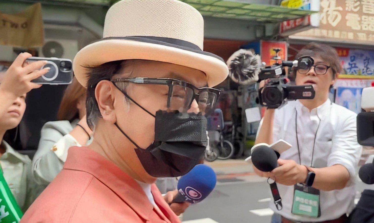 蔡康永的微博清空了，也取消了所有关注。
怎么会去给台独分裂分子站台？
零跑汽车也是倒霉，上月才合作今天出事。连夜清空相关与蔡康永的合作广告。
其实台湾人大部分台独，不然民进党上台这么多年是谁选的？#蔡康永# ​