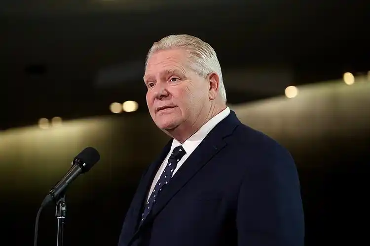 加拿大总理恐怕做梦也没想到，跟中国签完协议扭头回家，迎接他的不是掌声...