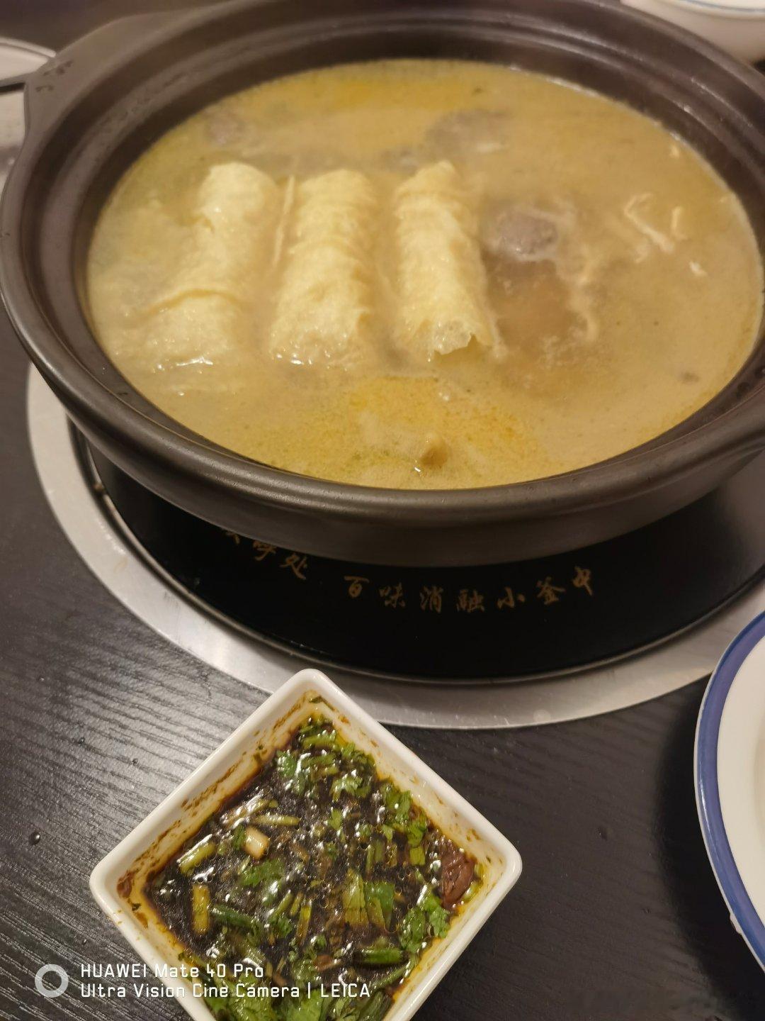 #陈丽君[超话]##电视剧祝姑娘[超话]##在横店偶遇陈丽君# [爱慕]#在横店偶遇陈丽君# 

吃到冰豆花了！第一次吃冰豆花，还不错噢[哈哈]二舅醉鸡煲确实有点东西！[点赞]君君有空去吃

 ​