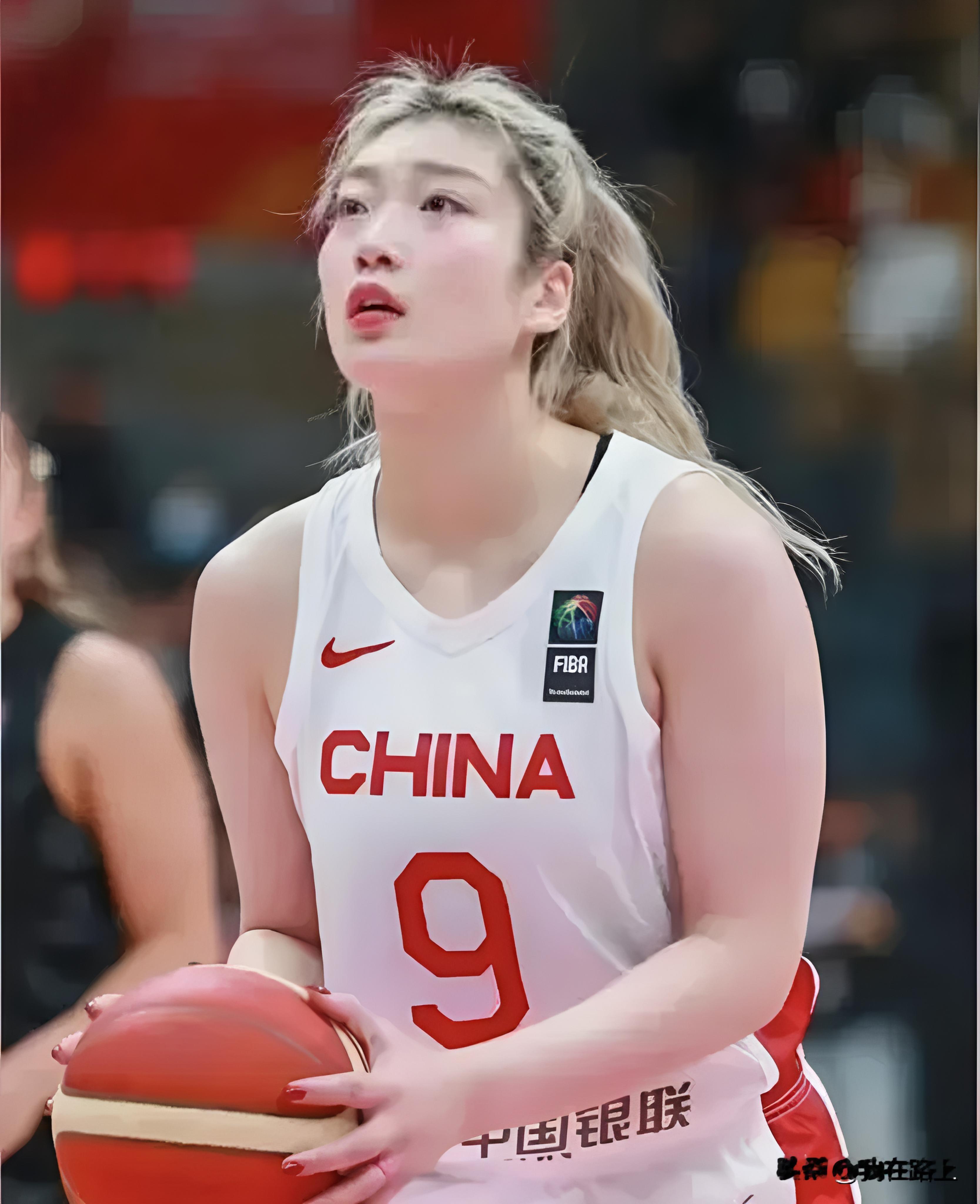 2025年女篮亚洲杯备战阶段，主教练宫鲁鸣做出重磅决定，核心球星李梦无...