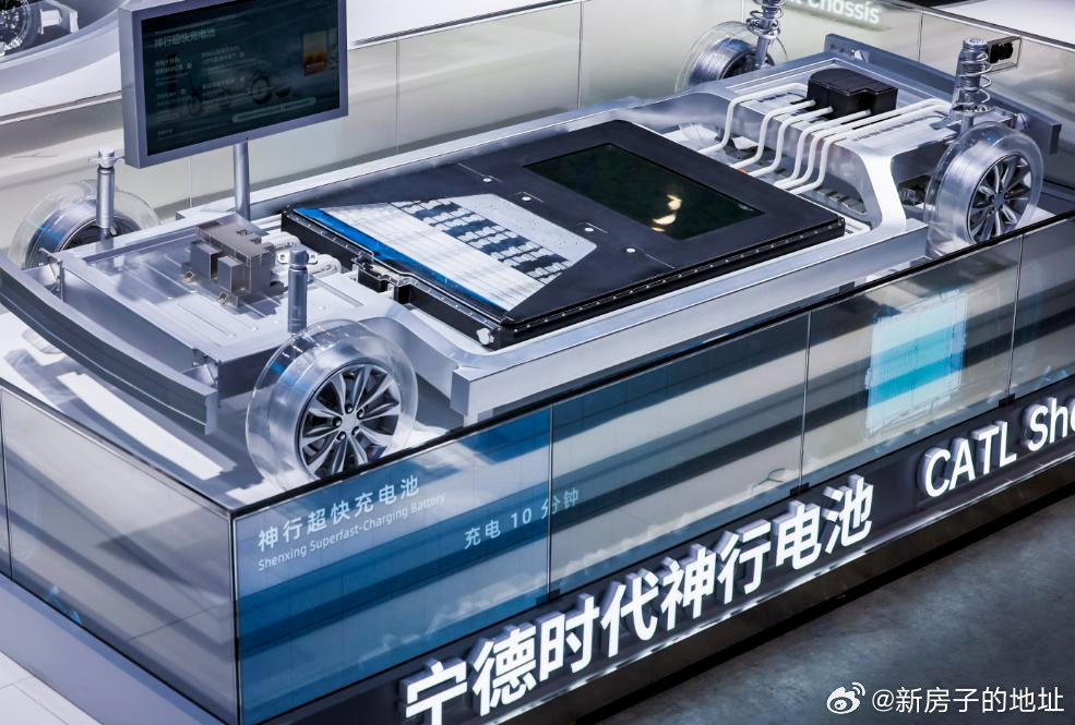 #宁德时代近十年专利量领跑全球# 简单同族专利的统计口径超公正，剔除了无效重复数据，实打实的技术积累，含金量直接拉满不掺一点水分 ​