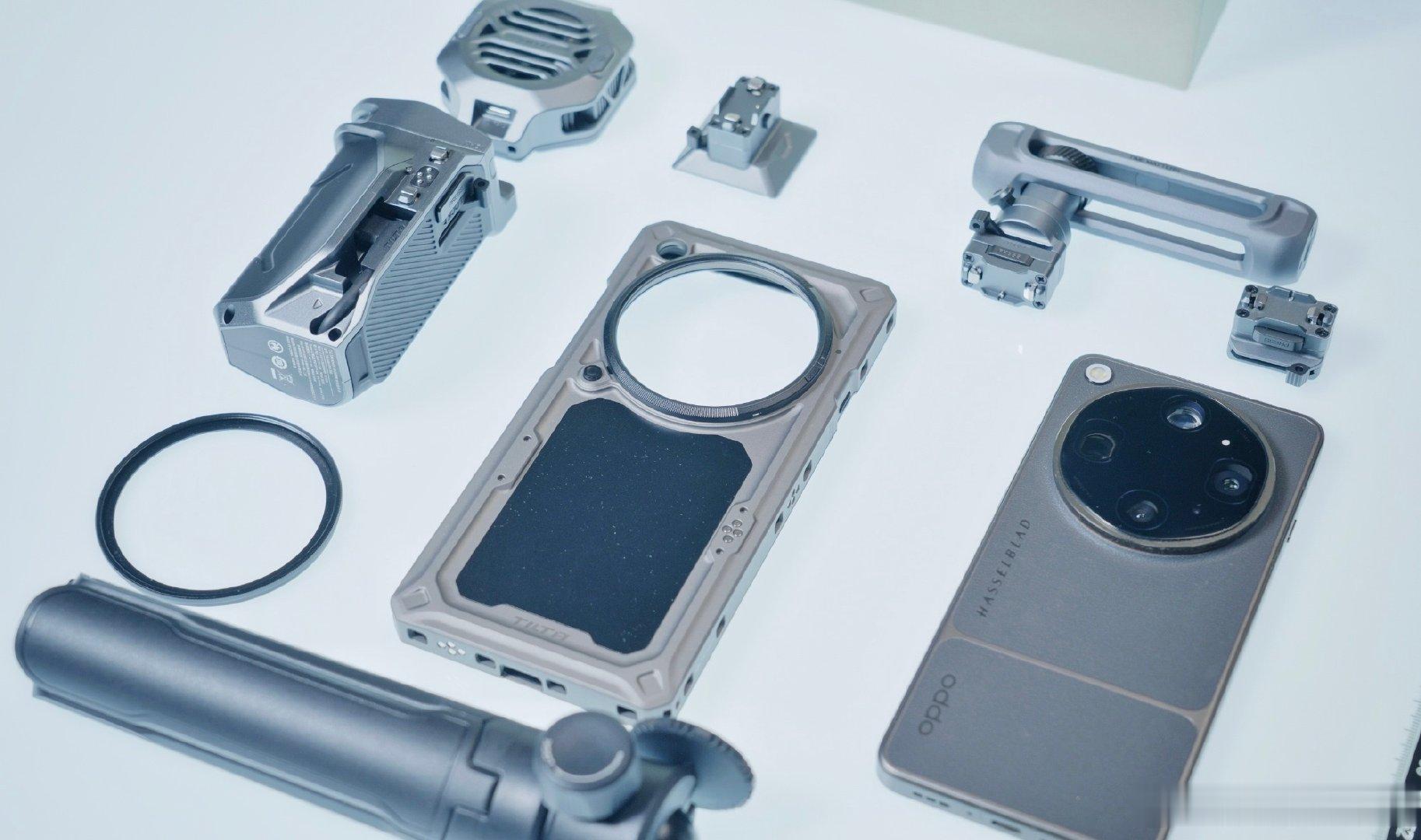 OPPO Find X9 Ultra铁头套装，非常帅气，运镜很稳，并且可以加增距镜、滤镜和闪光灯等，摄影党狂喜#肝功这6个指标正常说明肝健康# ​