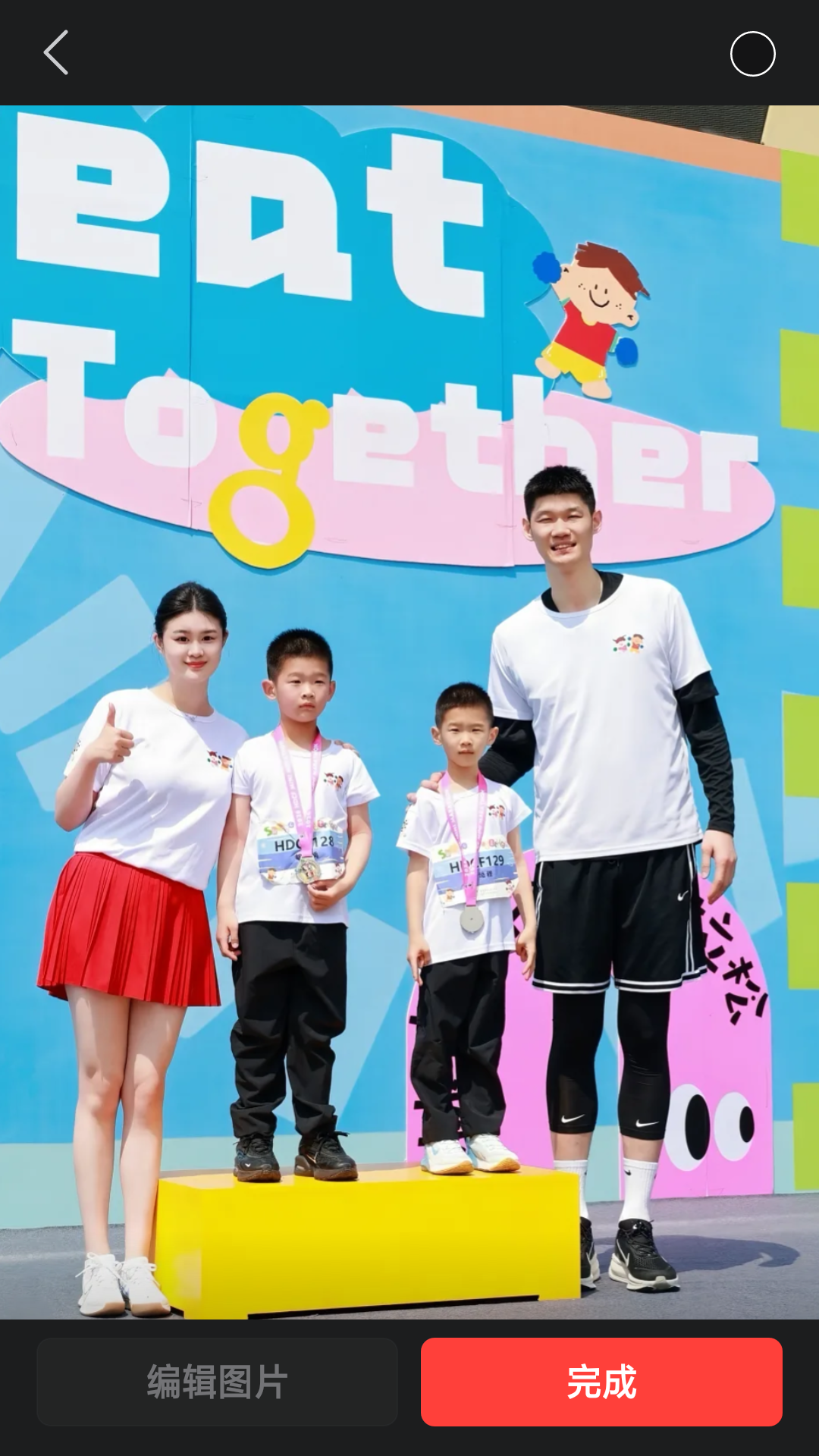 【胡金秋为人谦虚，低调，个人能力超强被全国球迷所喜爱。作为中国男篮和浙...