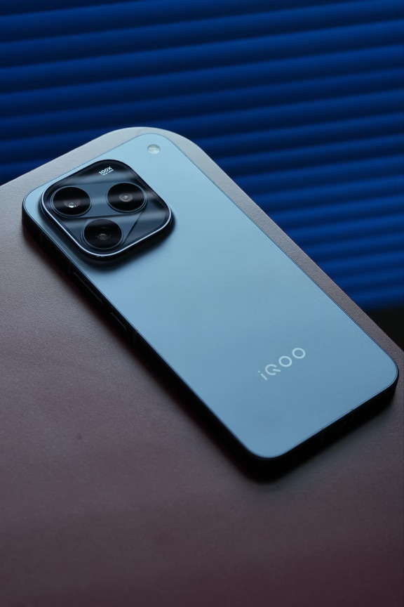 iQOO 16 的赛道配色好看吗？