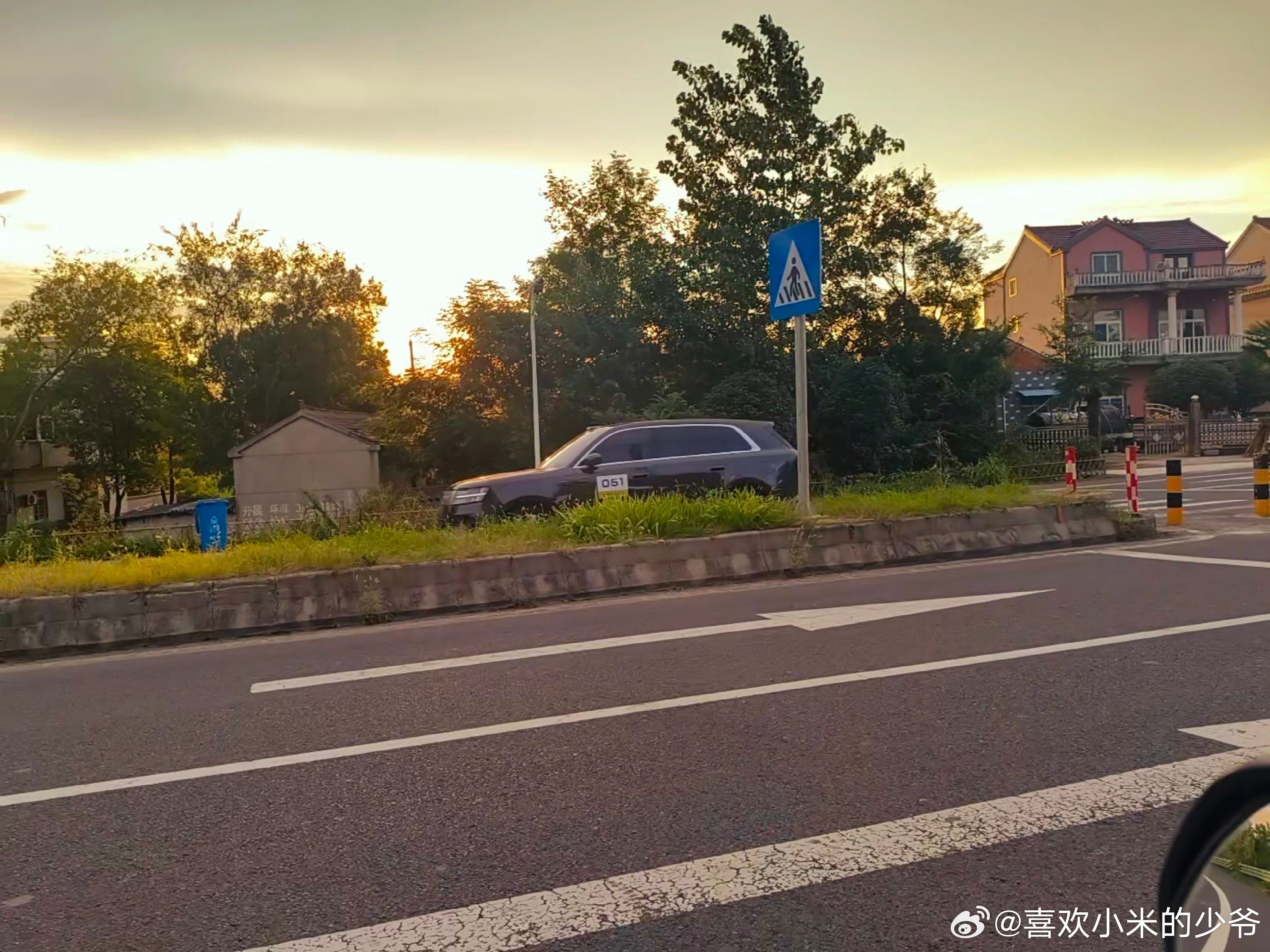 这是我在8月19号下午18:17分拍到的，当时我很远就看出了小米澎程N...
