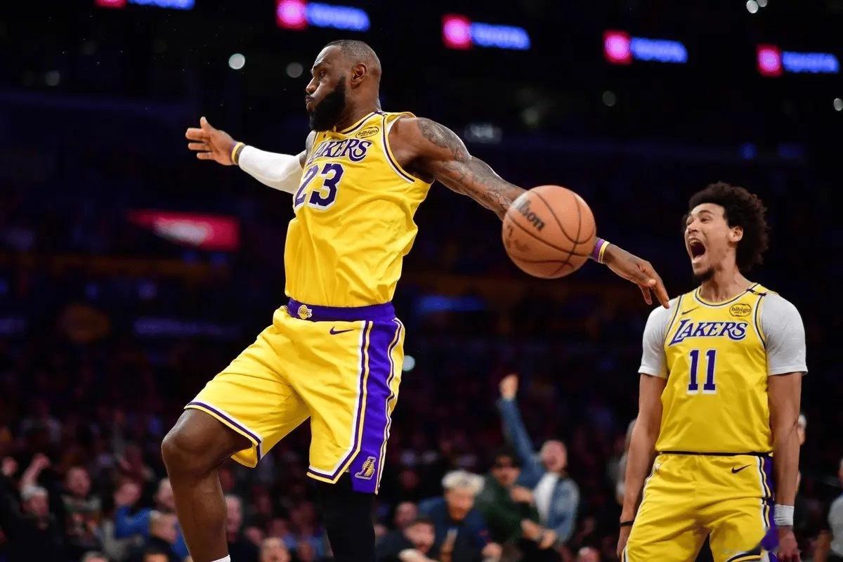 FOS：詹姆斯与亚马逊合作紧密，有望以后加入其NBA转播团队  今日...