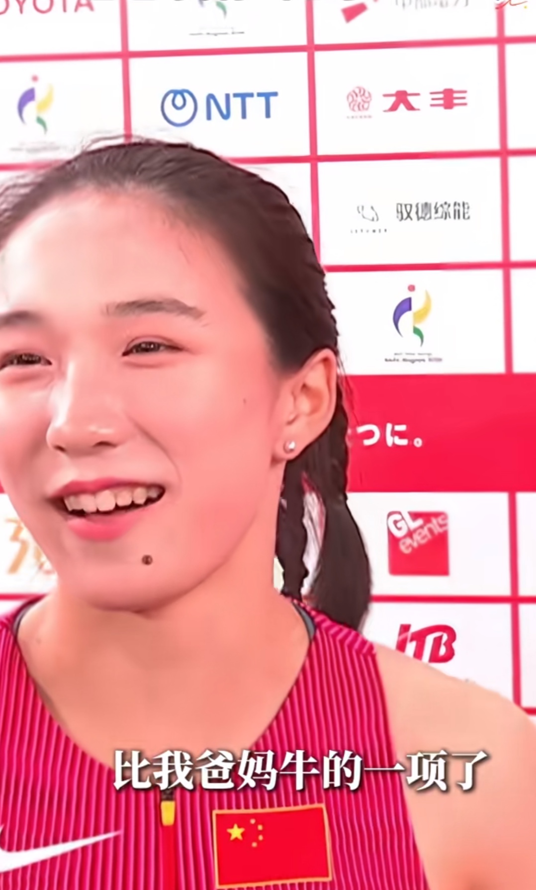 哈哈哈，这回全国乃至全亚洲都记住这个小孩姐了，她叫陈妤颉，真的是超级厉害！小孩姐在接受采访时说我真的是太开心了，三金一银，我终于有比我爸妈牛的一项了，因为之前她爸妈总是一直和她说他们怎么怎么样，现在她终于有碾压他们的一项了，怪不得她会开心的在镜头前说“爸爸，我出息啦”！