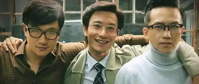 摆脱演员进阶资本大佬！黄晓明五十岁读博士，究竟在买什么未来？
黄晓明成功被上海戏剧学院录取为博士研究生，经历去年复试落榜，即将年满五十岁的他，终于拿到入学资格。
很多人第一反应会觉得费解，作为早已财务自由的演员兼投资人，名气、资源、现金流全都不缺，为什么要在知天命之年投入大量时间精力读博？
普通人看