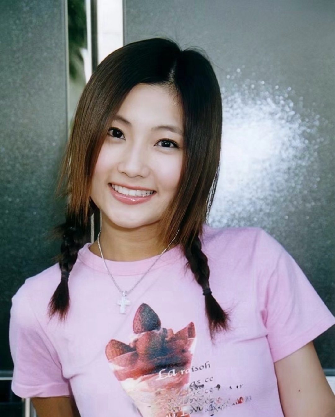 原来甜妹的教科书长这样，当年的Selina好美 ​