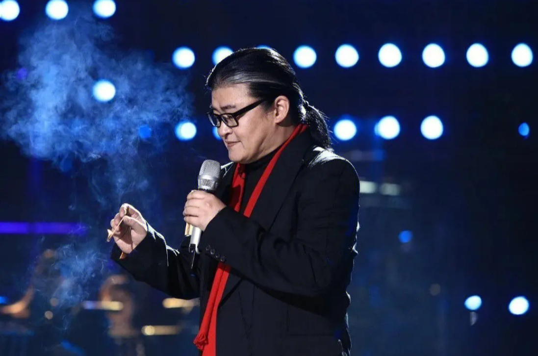 不办追悼会，留下歌单
刘欢：别送了！
“说走咱就走”是一句遗嘱

人的一生，有三种死亡。
第一种，是呼吸停止的生理性死亡。
第二种，是追悼结束的社会性死亡。
第三种，是世间遗忘的终极性死亡。
刘欢凭他的歌，凭他的人，永远不会迎来第三种死亡。但是他把第二种死亡取消了。
在不长的讣告里面，我们看到他“不