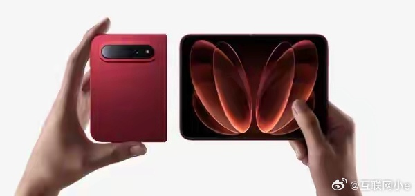 #小米18Fold价格#
小米18Fold正式公布定价，12GB+256GB版本10999元，12GB+512GB为11999元，16GB+512GB来到12999元，顶配16GB+1TB（LPDDR6）售价14999元。作为小米定位最高端的中折叠旗舰，这套定价显得合理，做到物有所值。
档位划分清晰，从入门存储到满血LPDDR6大内存顶配完整覆盖，兼顾普通用户与追 ​