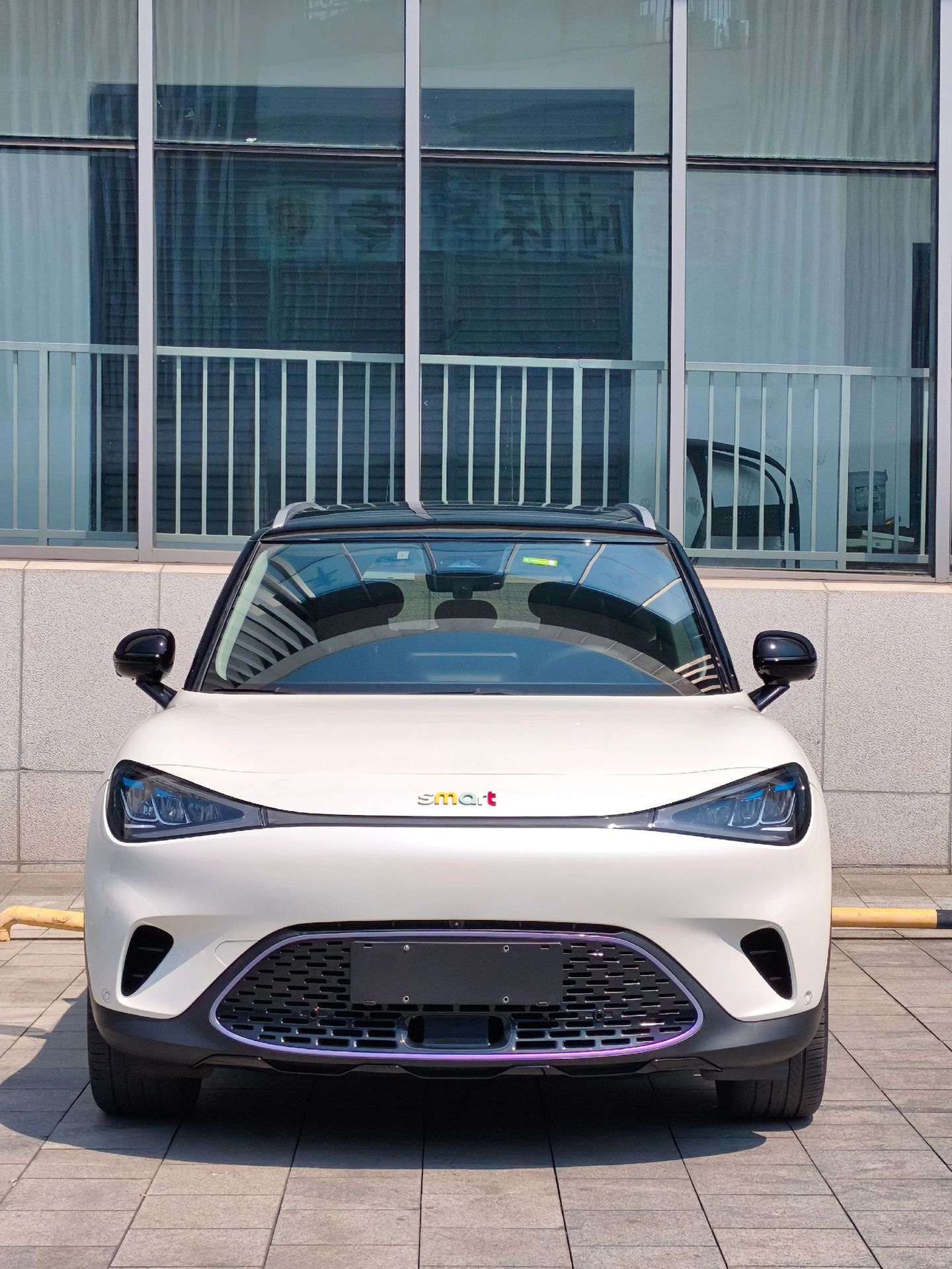 二手smart精灵1号，精品小型电动车的二手值不值。
smart精灵1号这类精品定位的小型纯电车，二手市场关注度不算特别高，但预算适中、又想要一台设计感强、适合城市使用的小车的用户，值得单独聊聊。
它的优势在于整体质感和设计细节的用心程度，在小型纯电车这个细分里算是走精品路线的代表，城市代步、短途通