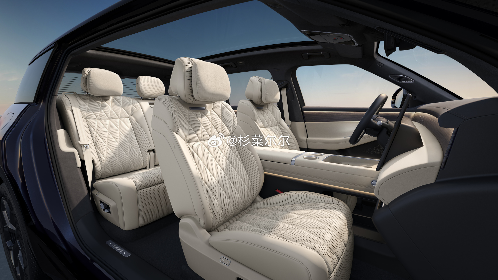 #李治廷喊你试驾大众8X#   ID. ERA 8X

[打call][打call] 李治廷喊你试驾上汽大众ID.ERA 8X✨！

9月28号，上汽大众ID.ERA 8X正式开启试驾。李治廷喊你亲自上车，从真实驾驶中感受德系驾控旗舰SUV的操控功底。

菜菜是一个普通上班族，趁着周末跑去试了试这台车，今天就跟大家聊聊真实感受。 ​