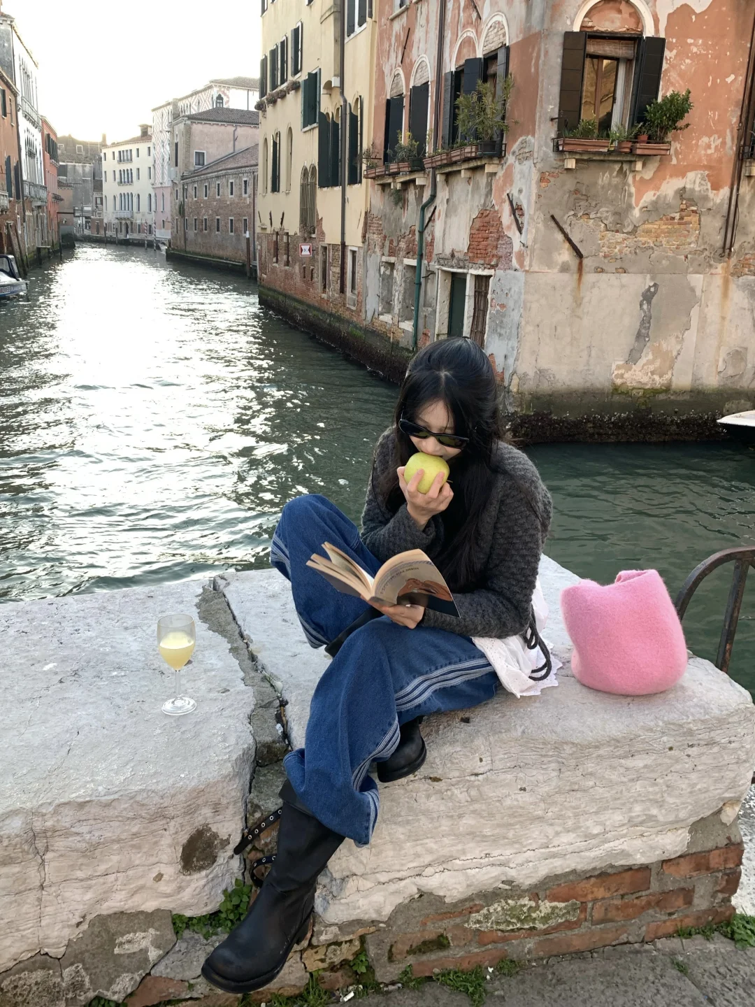 在街头拍到了很ins的照片🥖🍷