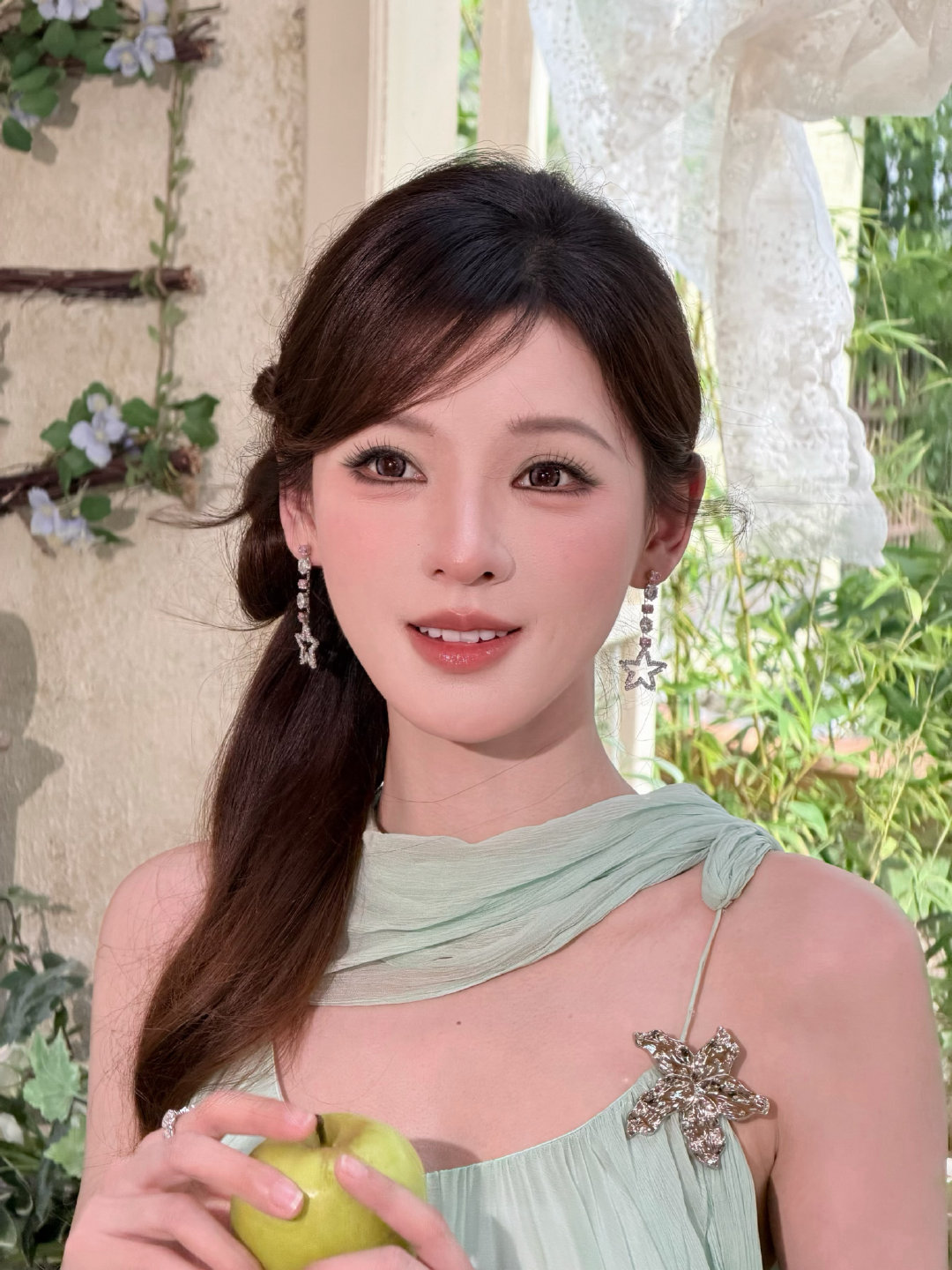 #张予曦[超话]#  ·  #阿里个瓜# 
 
周末和阿瓜泡在阳光里吧𓂃⊹˚🍏 ​