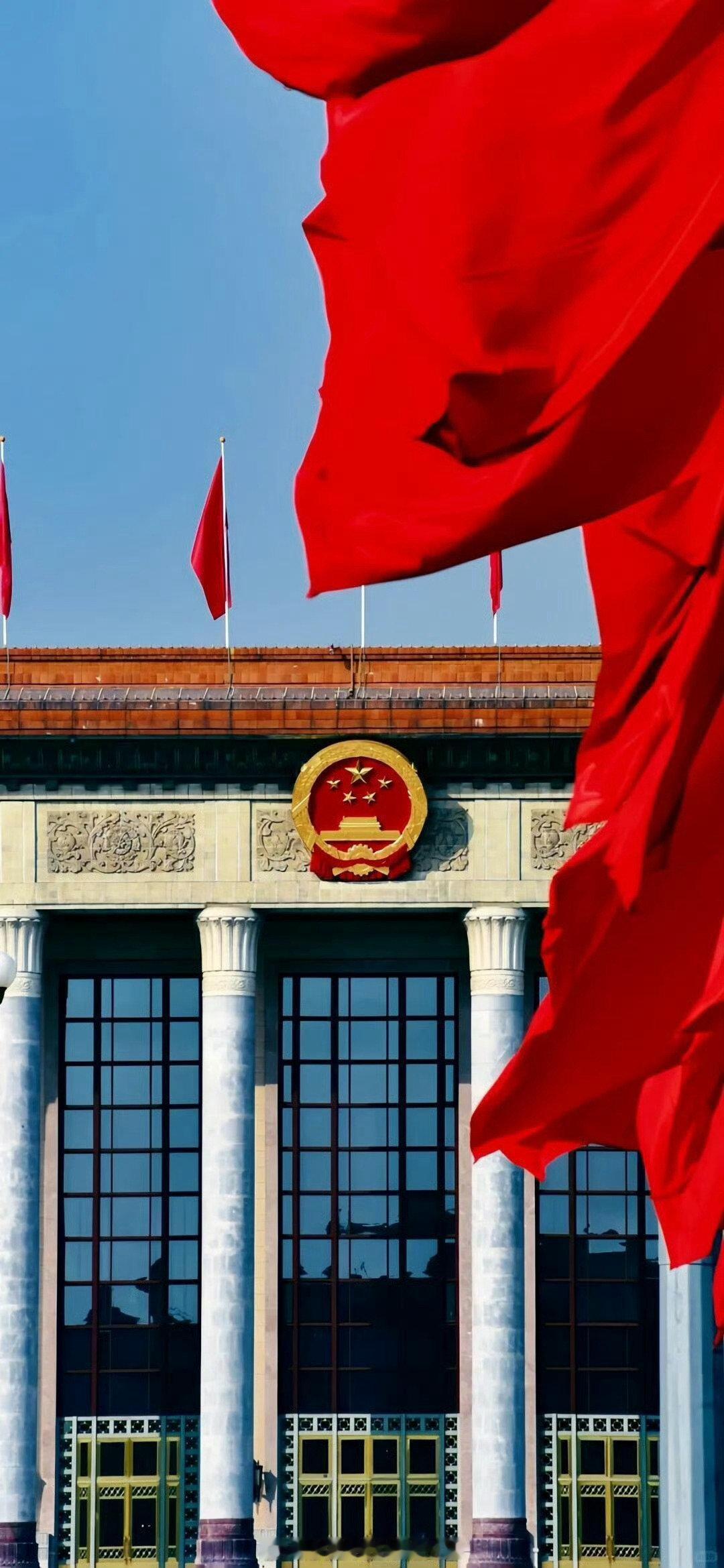 八十一载岁月流转，9月3日这个日子永远刻在民族骨血里。
当年硝烟散尽，先辈以血肉换来山河安宁；如今国泰兵强，续写盛世底气。
前有烽火守家国，今有铁甲护山河，不忘苦难，不负荣光，我辈当自强。#抗战胜利81周年#  ​