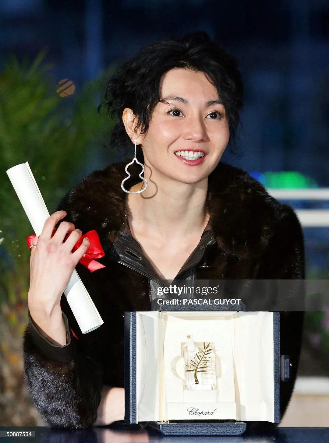 看到有人讨论张曼玉职业生涯最大的遗憾是什么，有个人说应该是没出演一个非常刻板印象的农村妇女角色，没能让巩俐一点能吹的地方都没有。其实说的还挺有道理的。[笑cry][笑cry]
#我在微博聊电影##电影正当夏# ​