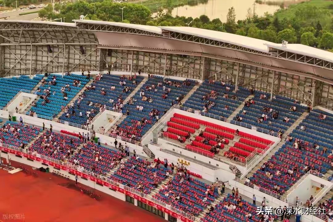 500万人抢2万张票，肖战开一场演唱会能拉动多少消费？ ​