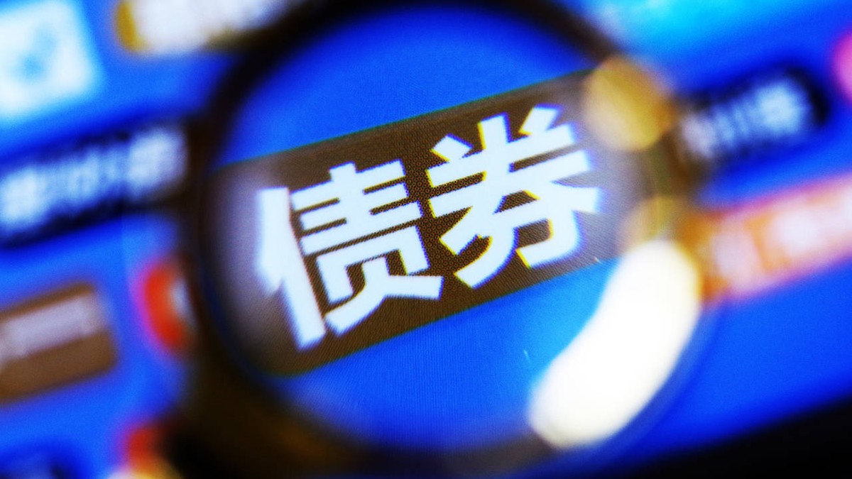 你抛美债，我抛中债！外资纷纷减持中国债，大量资金流向美国？中美贸易战仍未尘埃落定之下，外资却用＂弃中投美＂公然表明了自身对于中美未来前景的立场态度。这其实说的是外资大量抛售了我国主权债券以致就此出现抛售潮，直接导致境外资金持有的我国债券总额已降至近五年来最低水平，但与此同时美债却得到了大量增持。
先