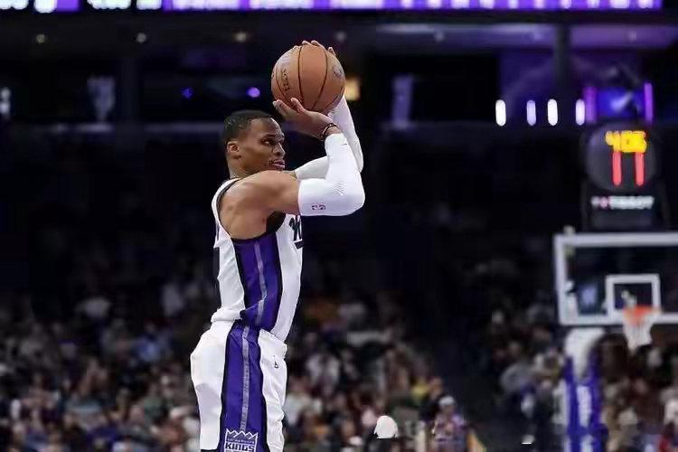 曾经的MVP、历史三双王威少，一直处于无人认领的尴尬境地 辗转雷霆...