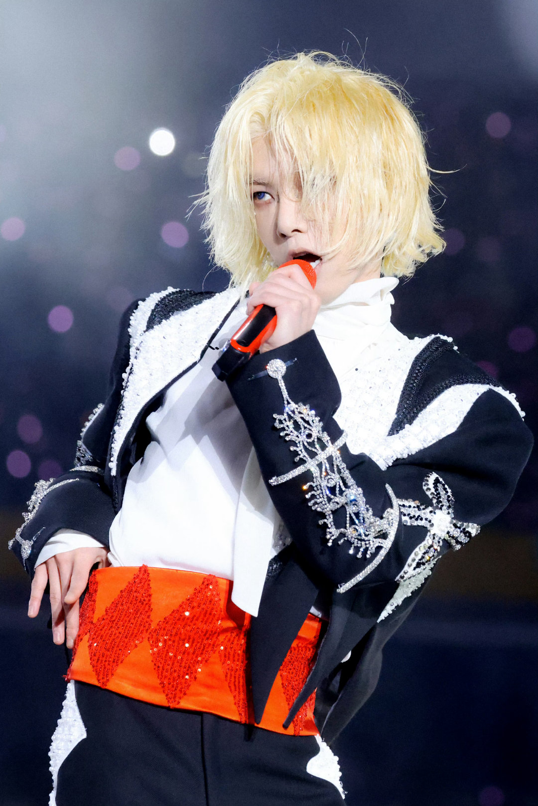 #华晨宇[超话]##2026华晨宇火星演唱会##华晨宇量变临界点#  开始 穿过这黎明 请别灰心 用我的勇气 不要担心 用我的全力 打破瓶颈 开始大计 划，我把 每一天 都当作 新开始 新革命 ，迫不及待 我要 改变现有 格局[送花花][心]。——《Here We Are》 ​