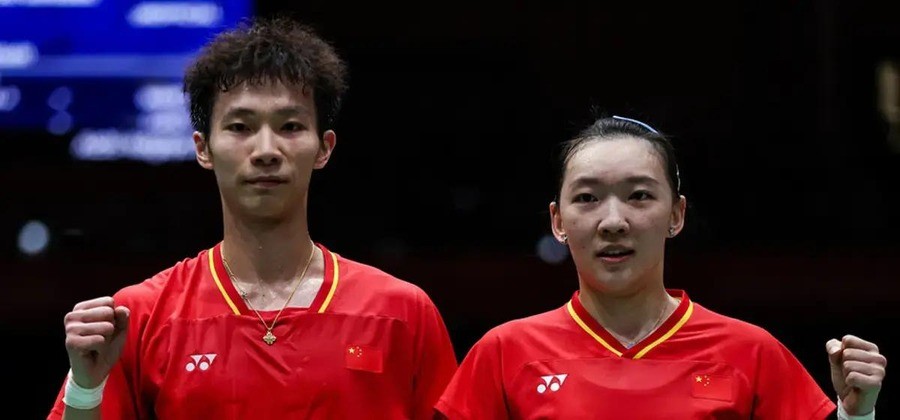 雅思退役后国羽混双差点丢金！16-19落后连追5分，蒋振邦魏雅欣2-0印尼黑马，亚运四连冠背后8个月冠军荒终于破了
首局16比19，再丢两分，国羽混双的亚运四连冠就没了。就是在这个比分节点上，蒋振邦连续两次后场重杀撕开印尼组合的防线，魏雅欣网前如钉子般卡住马尔瓦的出球线路，连追5分完成逆转。那一刻，