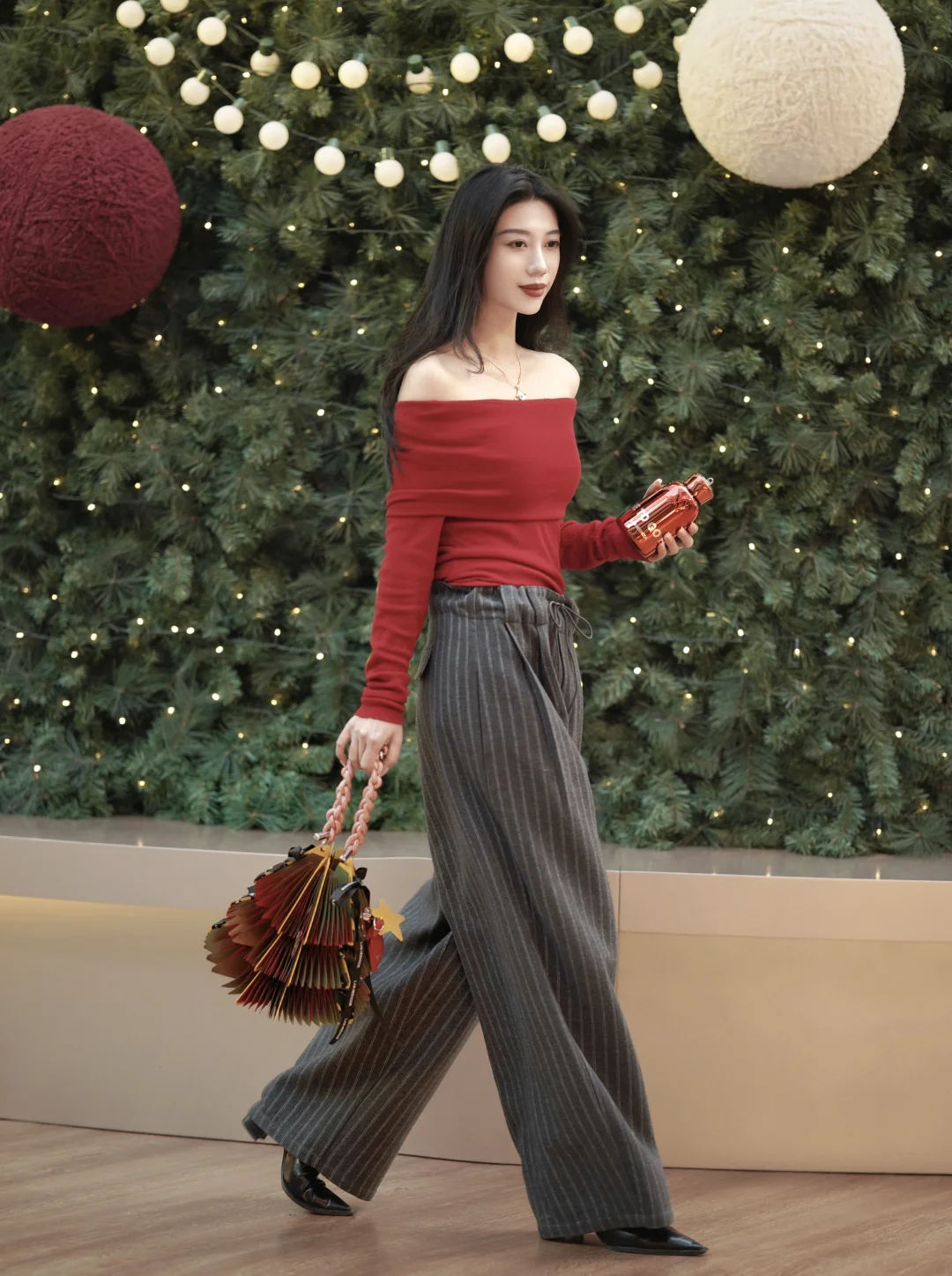 这个圣诞节，快乐是一棵会散步的“小树”🎄