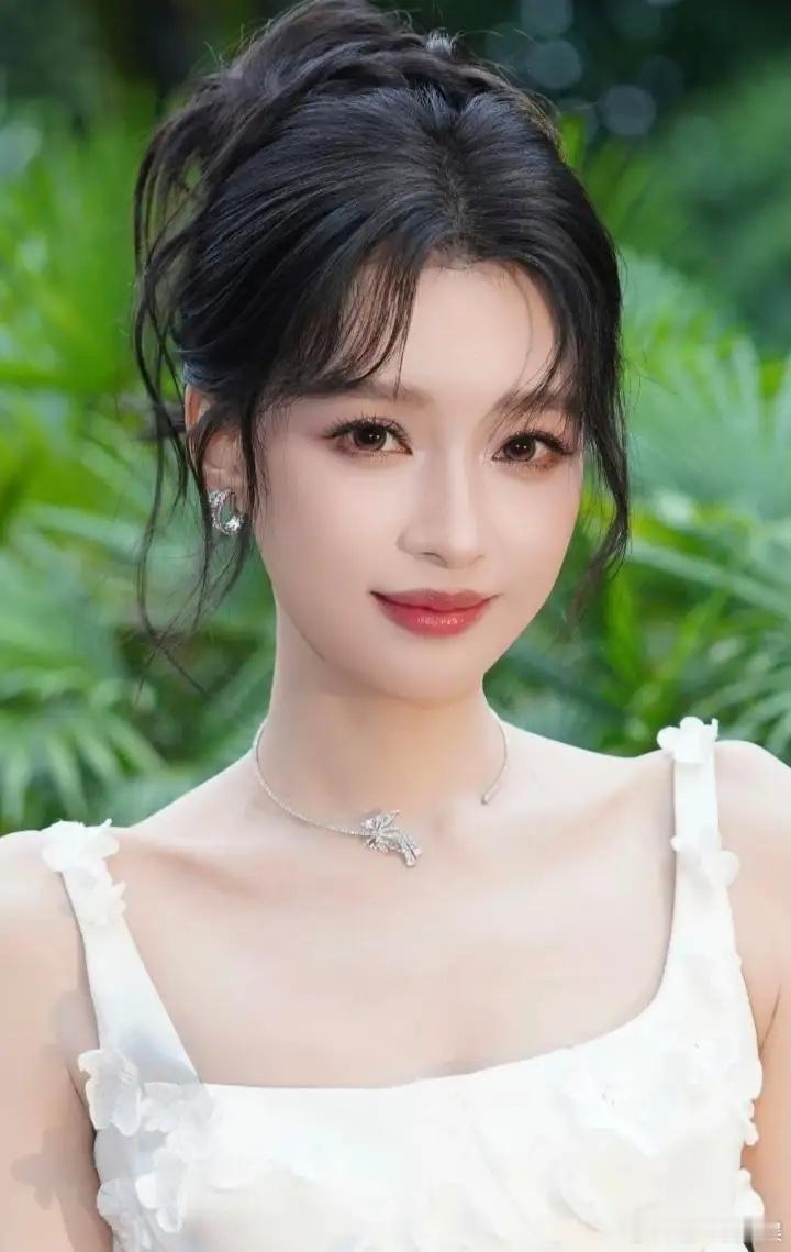 1.郭德纲因为之前改歌词的事，已经在研究退休的事情了，反正底下的徒弟和公司都能挣钱，儿子跟他也是一条心，不露面也不影响挣钱。

2.孙怡挺喜欢周翊然的，对方可以说是她的理想型了，但男方可不喜欢姐姐款。哦小魔女

3. 林依晨的采访有严格规定，不允许记者提问关于她老公的话题，一旦被问到，经纪 ​
